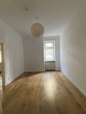 3-Raum-Altbauwohnung mit Ausgang zum Garten, Südweststadt