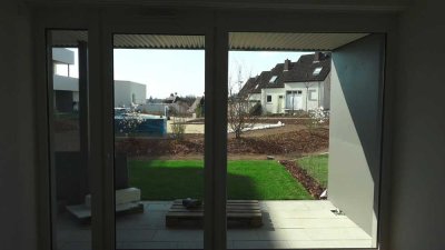 Altersresidenz: 2-Zimmer-EG-Wohnung mit luxuriöser Innenausstattung mit EBK in Hofheim am Taunus