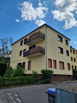 frisch renovierte helle 3 ZKB mit Balkon im 1. OG