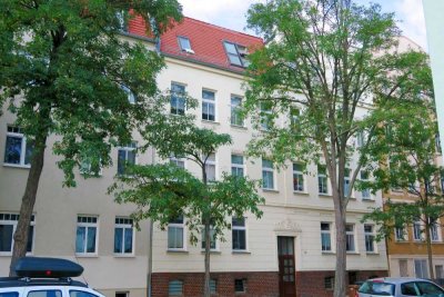 Schöne helle 3-Zimmer-EG-Wohnung mit Balkon, Laminat, sep.Küche u. Wannenbad in der südl. Innenstadt