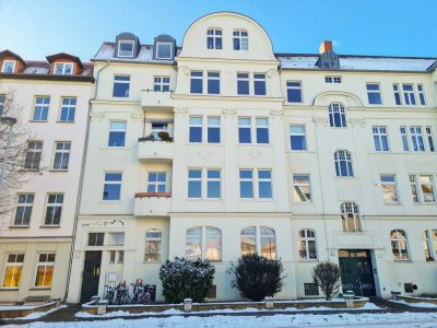 Helle Räume, Balkon & neue Wohnungstür! WG geeignet!