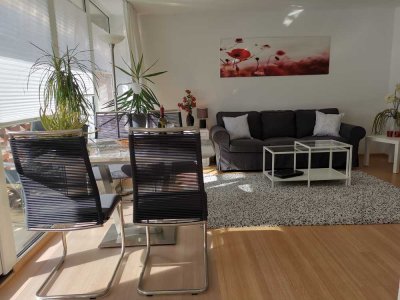 Helle, möblierte 2-Zimmer-Wohnung mit 2 Balkonen und neuer Einbauküche in Germering