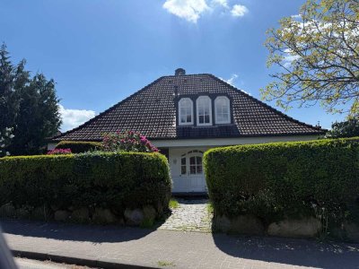 Leben auf großzügigen 213,00 m² – mit Garten, Garage & Stil