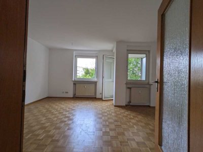 Von Privat. Gepflegtes, helles 1-Zi.-Apt. mit Balkon in Altstadtnähe, Regensburg-Galgenberg.
