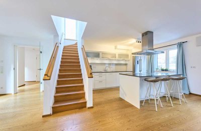 Klarheit in ihrer schönsten Form – Exklusive Dachterrassenwohnung in der Maxvorstadt