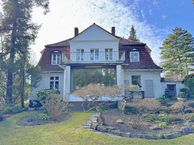 Repräsentative Stadtvilla auf weitläufigem Grundstück im Berliner Südwesten