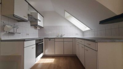 Ansprechende 2-Zimmer-DG-Wohnung mit Einbauküche in Leutkirch im Allgäu