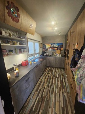 Großzügiges Einfamilienhaus mit Einliegerwohnung, Schwimmbad, Whirlpool und Sauna in zentraler Lage