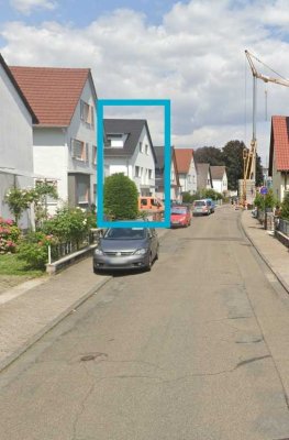 Teilmöblierte Souterrain Wohnung mit kleiner Terrasse