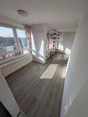 Gehobene 3,5-Zi.-Wohnung mit Weitblick im 7. OG | Provisionsfrei | Hochw. ausgestattet | Aufzug | TG