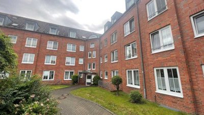 Erstklassige, frisch renovierte 2 Zimmer-Wohnung mit großen Balkon und Stellplatz zu mieten!