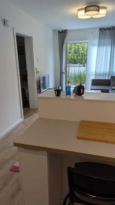 Für Pendler: Exklusive 2-Zimmer-Erdgeschosswohnung m gehobener Innenausstattung in Hofheims Toplage!