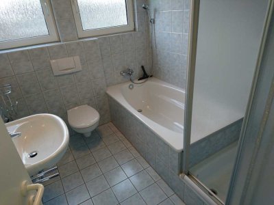 Gemütliche 3 Zi Maisonette Whg mit EBK, zwei Bädern und Balkon in kleiner WE in Rtg. - Hösel