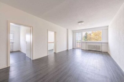 Viel Platz für Ihre Zukunft: Lichtdurchflutete 5-Zimmer-Wohnung mit zwei Loggien und eigener Garage