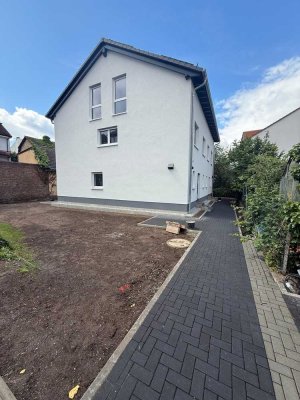 Luxus-Neubau (KfW 40) Erdwärme, Kühlung, Lüftung, PV und Garten – 8 Min. zum HBF