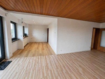 Helle 3-Zimmer-Wohnung mit großem Balkon und Waldblick