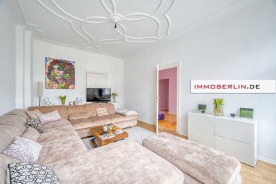 IMMOBERLIN.DE - Großzügige Stuck-Altbauwohnung mit Balkon in begehrter Lage