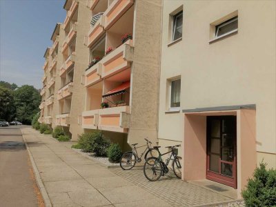 Gemütliche 2-Raumwohnung mit Südbalkon und Einbauküche.