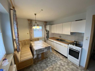 Gepflegte 3-Zimmer-Wohnung mit Balkon und Einbauküche in ruhiger Lage von Burgheim-Straß