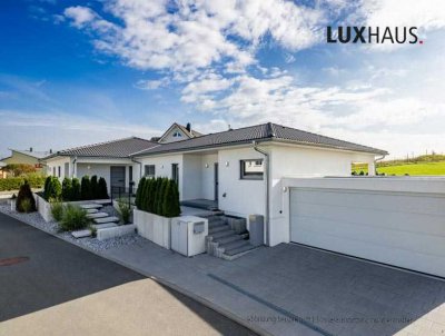 LUXHAUS-Bungalow mit Einliegerwohnung - modernes Design trifft komfortables Wohnen auf einer Ebene