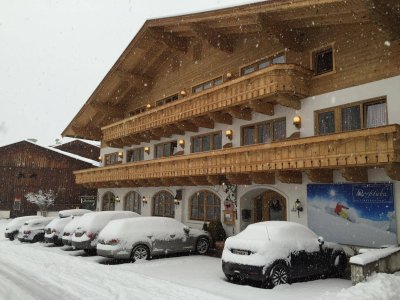 Home of Lässig: Traumhaftes Haus im Tiroler Stil mit Appartements in Top Lage