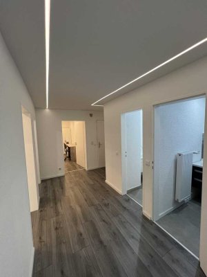 Attraktive WG: 3 kernsanierte Zimmer, hochwertige Möbel und zentrale Lage zur UNI