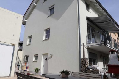Freundliche Doppelhaushälfte mit sieben Zimmern und EBK in Wartenberg