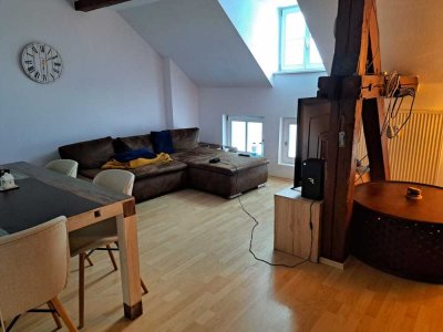 Gepflegte 3-Zi.-DG-Wohnung mit Sichtbalken in Ludwigsburg (zwischen Schloss und Marstallcenter)