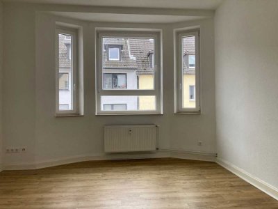 ** Modernisierte 3-Zi-Wohnung in zentraler Lage von Essen - Holsterhausen **