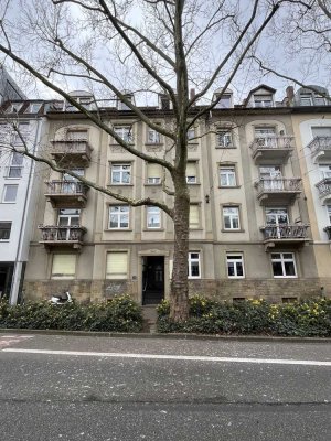 Von PRIVAT: Schöne 3-Zimmer-Wohnung mit Altbau-Charme und 2 Balkonen
