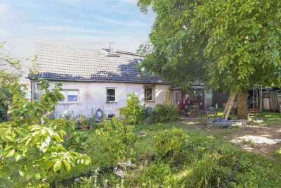 Handwerker aufgepasst: Sanierungsbedürftiges EFH mit Garten und Garage in grüner Lage