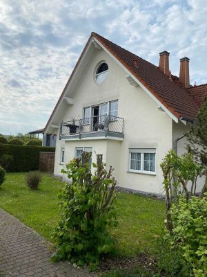 Attraktive Wohnung mit Terrasse und Einbauküche in Dernbach.