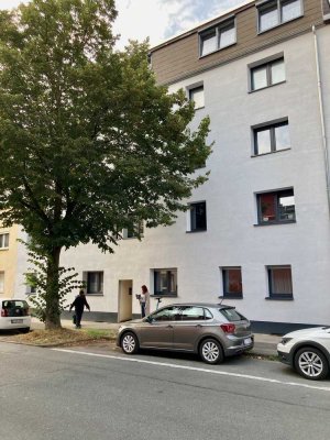 2 - ZIMMER-WOHNKÜCHE-BAD MIT FENSTER-