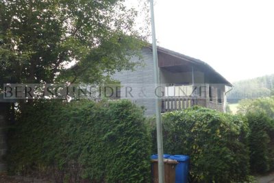 Leerstehendes Mehrfamilienhaus mit Garagen in Scheuerfeld zu verkaufen!