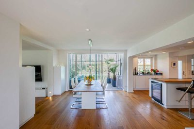 Helle Landhaus-Villa mit großem Garten in Berg am Starnberger See