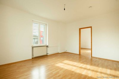 Großzügige 4-Zimmer-Wohnung mit Balkon, Einbauküche, Kellerraum und Stellplatz zu vermieten