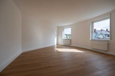 Erstbezug nach Kernsanierung – stilvolle 4-Zimmer-Wohnung mit Einbauküche im Erdgeschoss - 2
