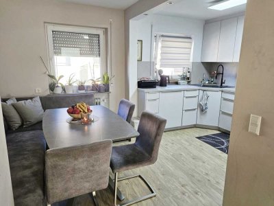 Modernisierte 4-Zi.-Whng. mit großem Balkon & Garage in attraktiver Wohnlage von Leonberg-Eltingen