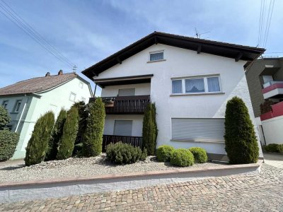 Gepflegtes Zweifamilienhaus mit schönem Garten