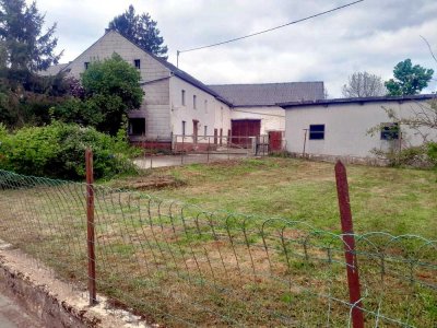 Freistehendes Bauernhaus mit angebauter, großer Scheune, in Heisdorf, Verbandsgem. Prüm