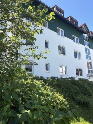 08058! 2 Zi.-Dachwohnung mit Balkon in Weißenborn mit TG-Stellplatz!