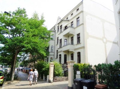 Gepflegte 4-Zimmer-Wohnung mit Balkon und Einbauküche in Magdeburg- Stadt Feld Ost