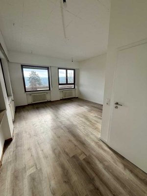 WG-Neugründung: WG-Zimmer in großzügiger 6er WG - Zwei Küchen, drei Bäder, zwei Garagen und Terrasse