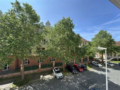 Schicke 3-Raum-Wohnung mit EBK, Loggia & Garage in perfekter Wohnlage von Gera