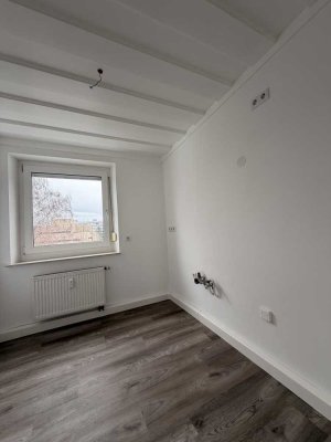 Erstbezug nach Sanierung: 3-Zimmer-Wohnung mit Balkon in Regensburg-Reinhausen