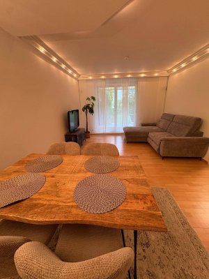 Sehr feine 2,5 Zimmer Wohnung mit Garten und Tiefgarage