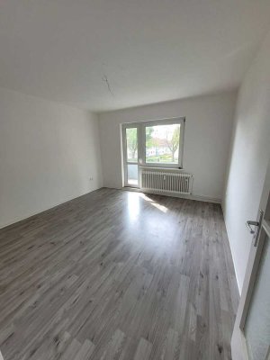 *Reserviert* Helle 3-Zimmer-Wohnung mit Balkon und Dusche