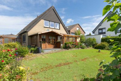 ***PREISREDUZIERUNG****geräumiges Einfamilienhaus mit Vollkeller, Doppelgarage und Ausbaureserve
