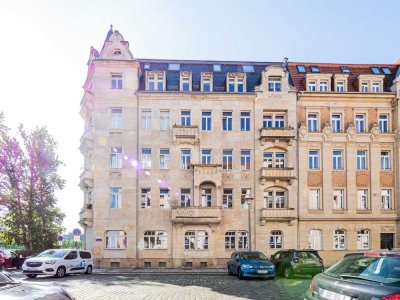Geräumige Altbauwohnung im Hochparterre - Charme und Komfort an den Elbwiesen
.