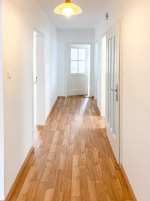 Großzügige 3,5 bis 4-Zimmer-Wohnung mit Einbauküche und Garten